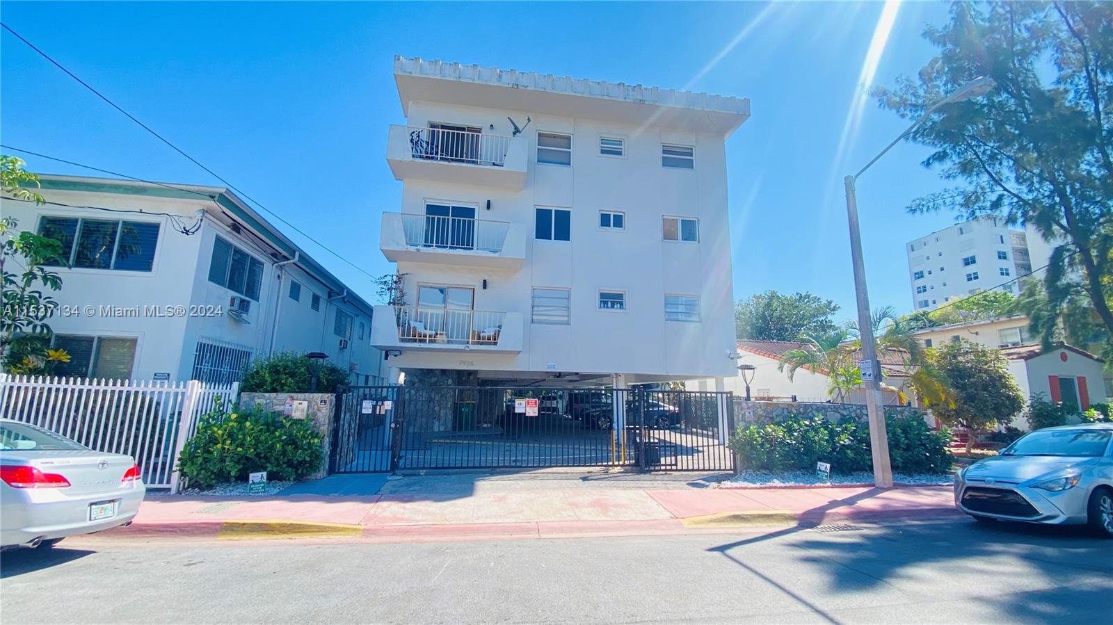 7925 Carlyle Ave 302, Miami Beach, Florida 33141, 1 Bedroom Bedrooms, ,1 BathroomBathrooms,Residentiallease,For Rent,7925 Carlyle Ave 302,A11537134