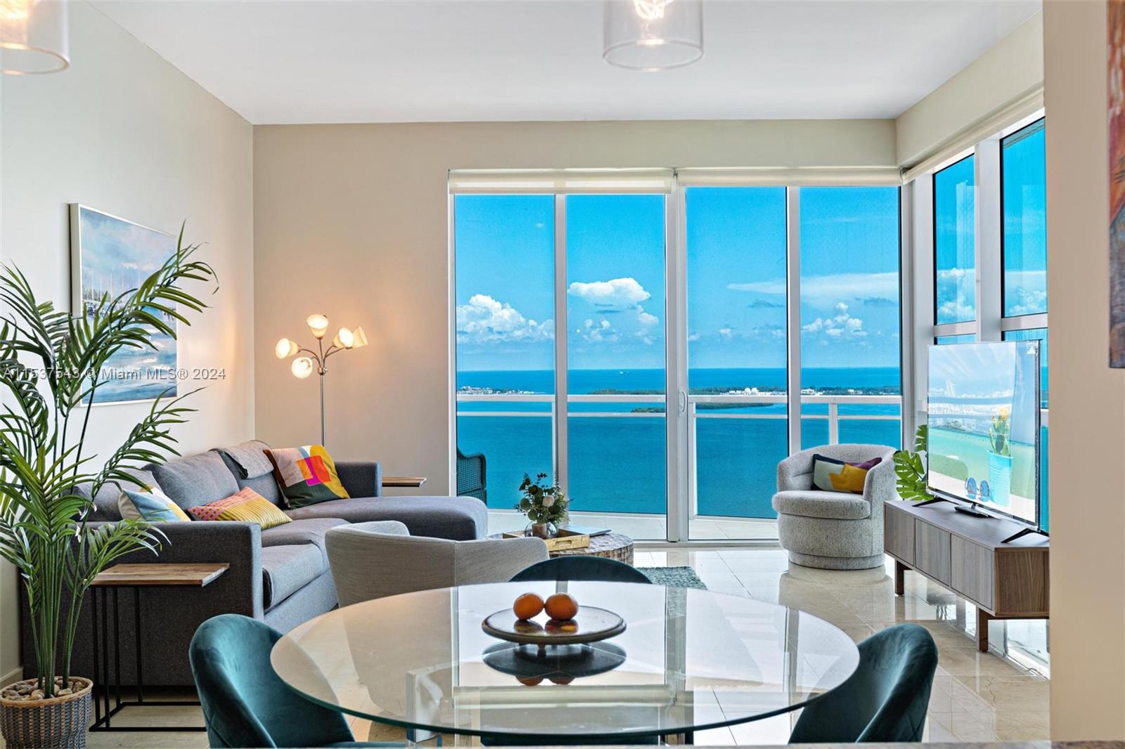950 Brickell Bay Dr 4511, Miami, Florida 33131, 1 Bedroom Bedrooms, ,2 BathroomsBathrooms,Residentiallease,For Rent,950 Brickell Bay Dr 4511,A11537543