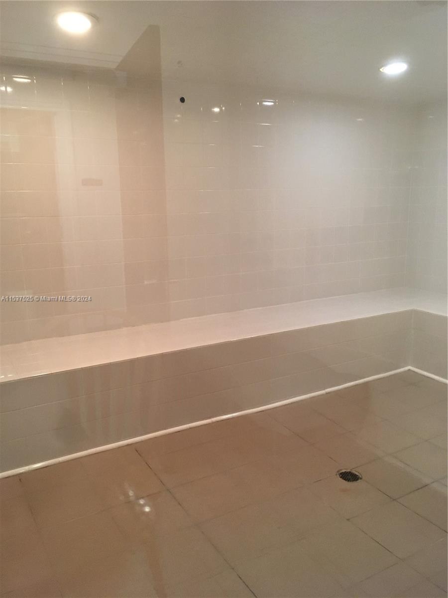 3000 S Ocean Dr 214, Hollywood, Florida 33019, 1 Bedroom Bedrooms, ,1 BathroomBathrooms,Residentiallease,For Rent,3000 S Ocean Dr 214,A11537525