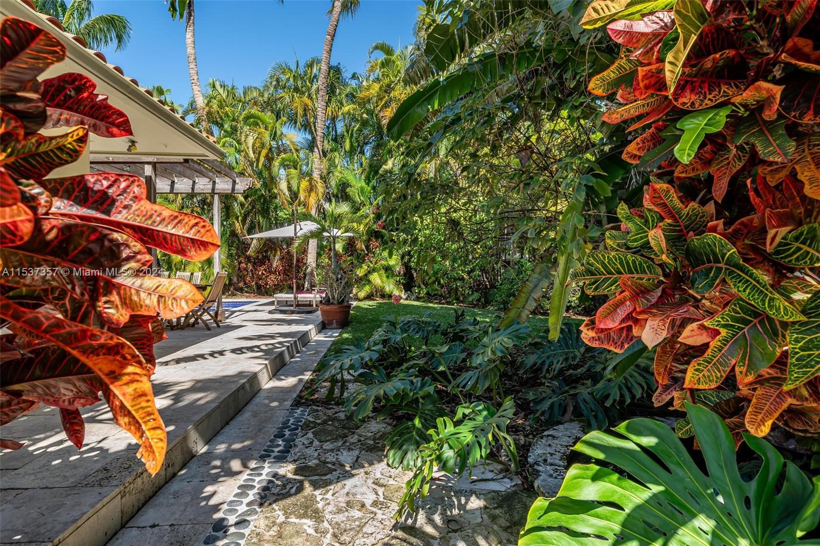 3701 Chase Ave, Miami Beach, Florida 33140, 4 Bedrooms Bedrooms, 9 Rooms Rooms,3 BathroomsBathrooms,Residential,For Sale,3701 Chase Ave,A11537357