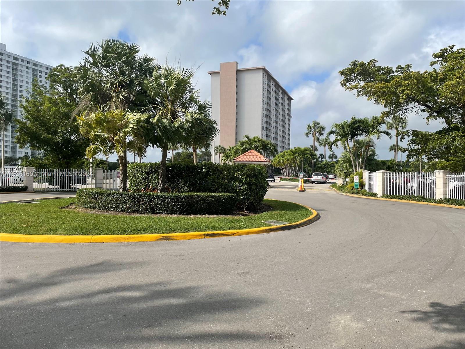 400 Kings Point Dr, Sunny Isles Beach, FL, 33160 United States, 1 Bedroom Bedrooms, ,1 BathroomBathrooms,Residential,For Sale,Kings Point Dr,A11536160