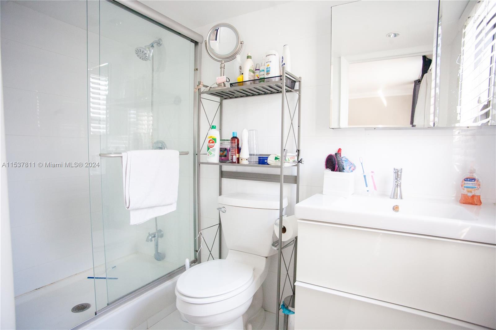 4301 Collins Ave 902, Miami Beach, Florida 33140, 2 Bedrooms Bedrooms, ,2 BathroomsBathrooms,Residentiallease,For Rent,4301 Collins Ave 902,A11537811