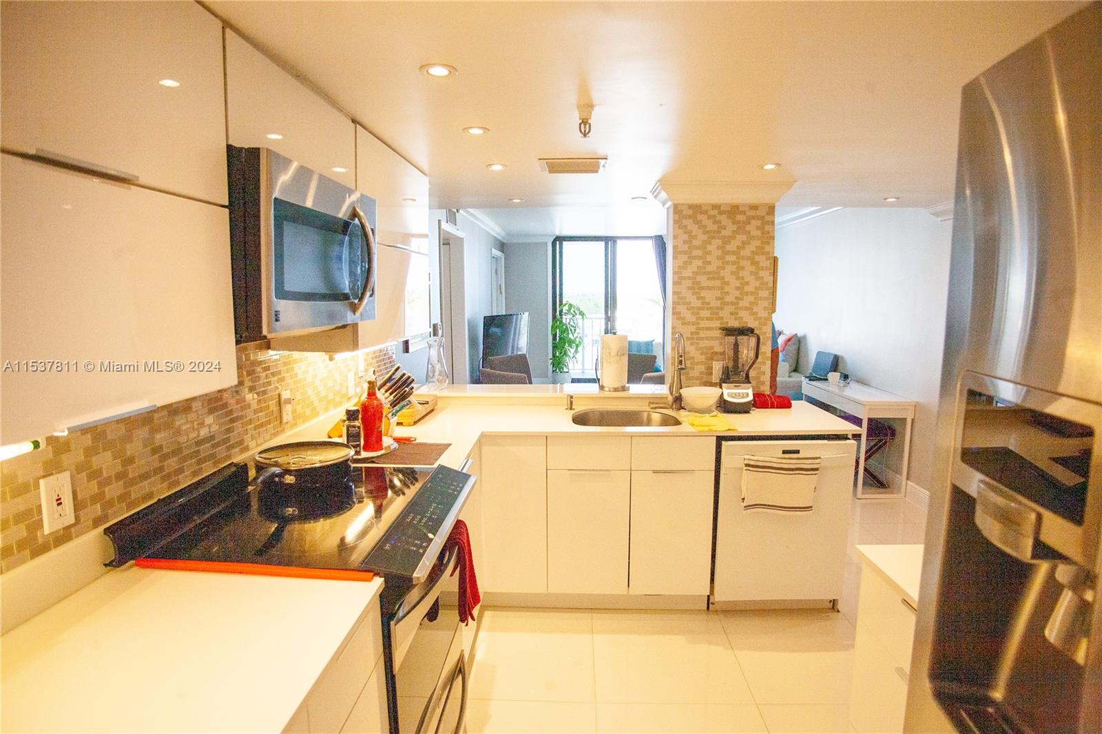 4301 Collins Ave 902, Miami Beach, Florida 33140, 2 Bedrooms Bedrooms, ,2 BathroomsBathrooms,Residentiallease,For Rent,4301 Collins Ave 902,A11537811