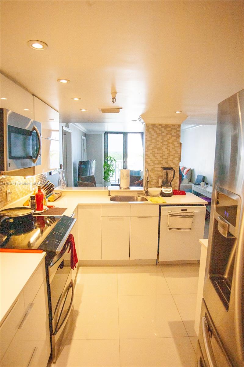 4301 Collins Ave 902, Miami Beach, Florida 33140, 2 Bedrooms Bedrooms, ,2 BathroomsBathrooms,Residentiallease,For Rent,4301 Collins Ave 902,A11537811