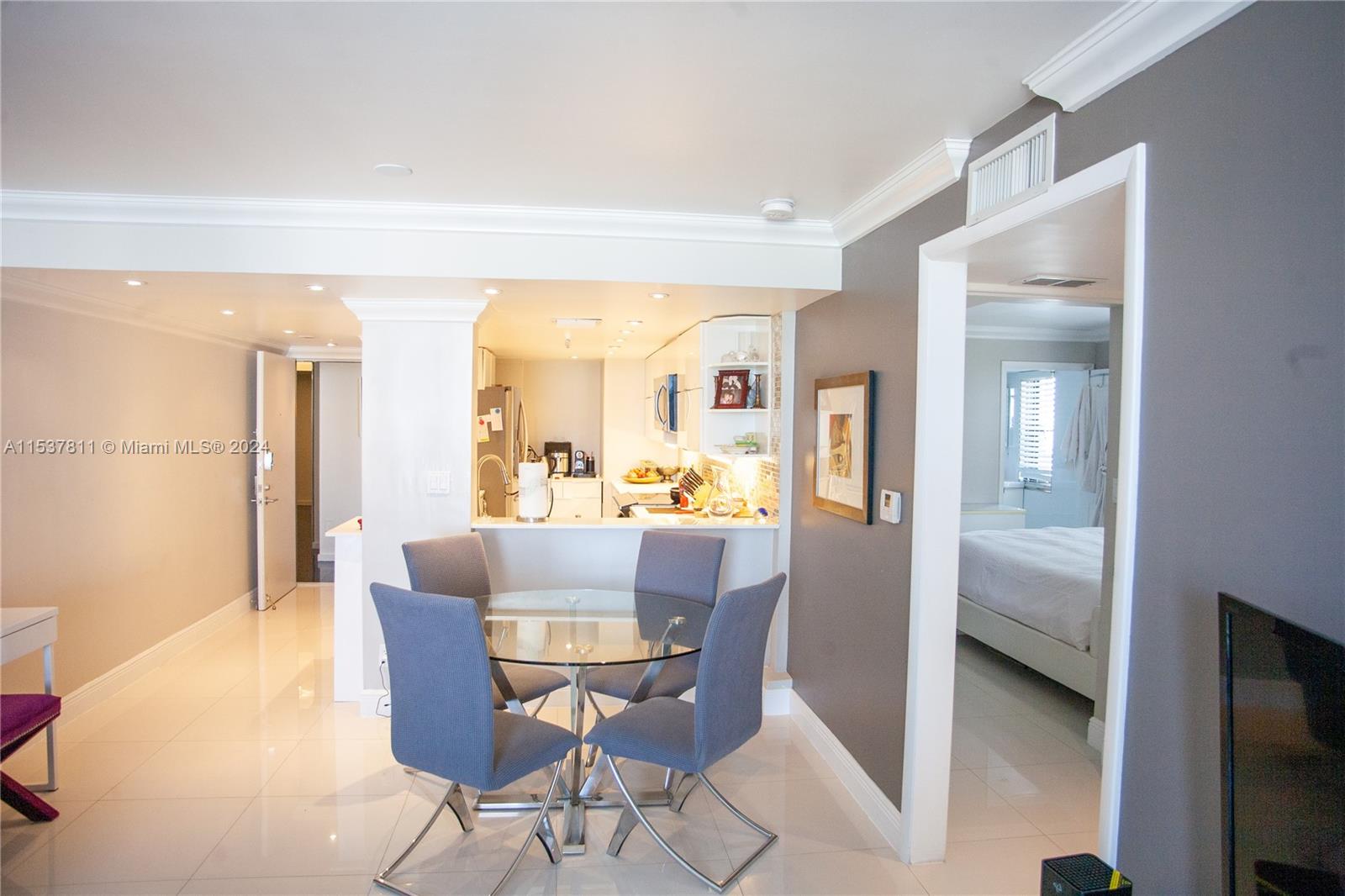4301 Collins Ave 902, Miami Beach, Florida 33140, 2 Bedrooms Bedrooms, ,2 BathroomsBathrooms,Residentiallease,For Rent,4301 Collins Ave 902,A11537811
