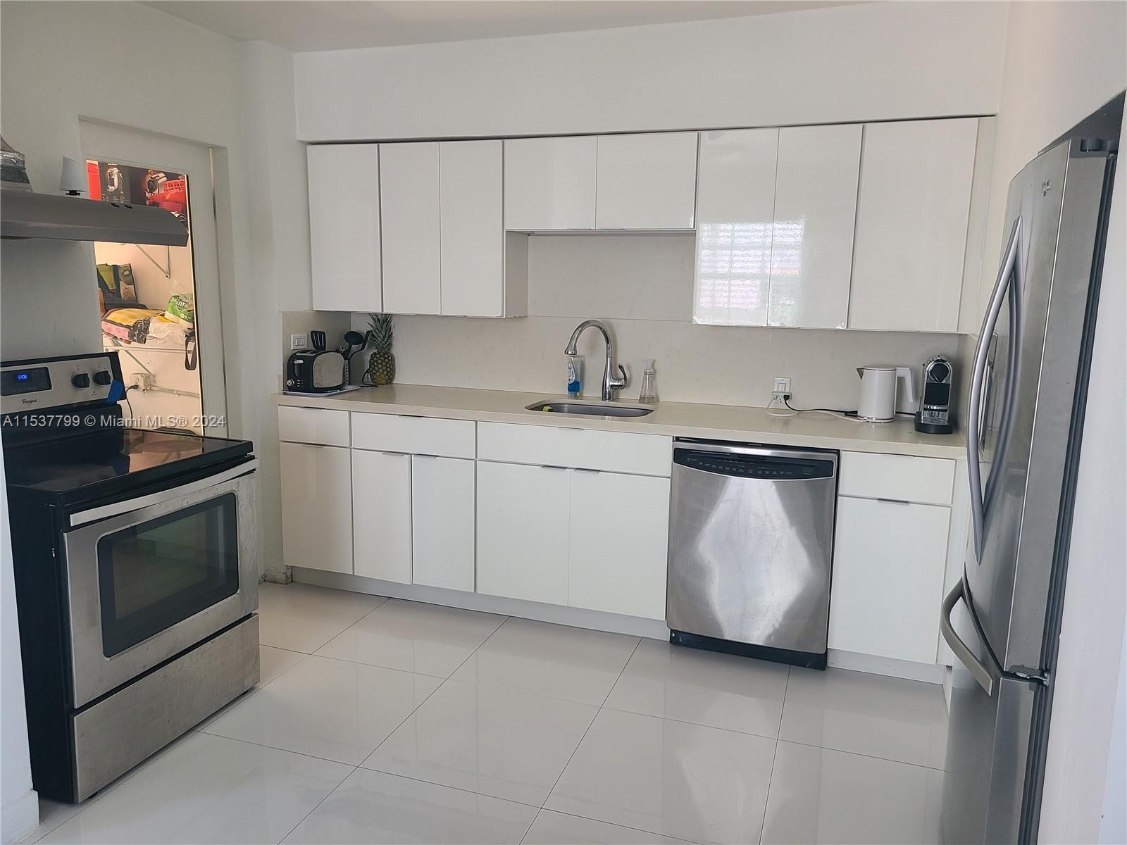 812 86th St 1, Miami Beach, Florida 33141, 3 Bedrooms Bedrooms, ,2 BathroomsBathrooms,Residentiallease,For Rent,812 86th St 1,A11537799