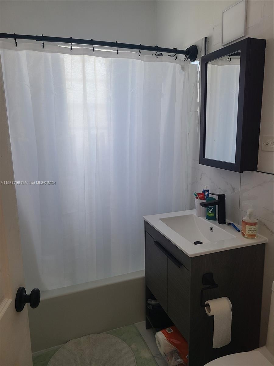 812 86th St 1, Miami Beach, Florida 33141, 3 Bedrooms Bedrooms, ,2 BathroomsBathrooms,Residentiallease,For Rent,812 86th St 1,A11537799