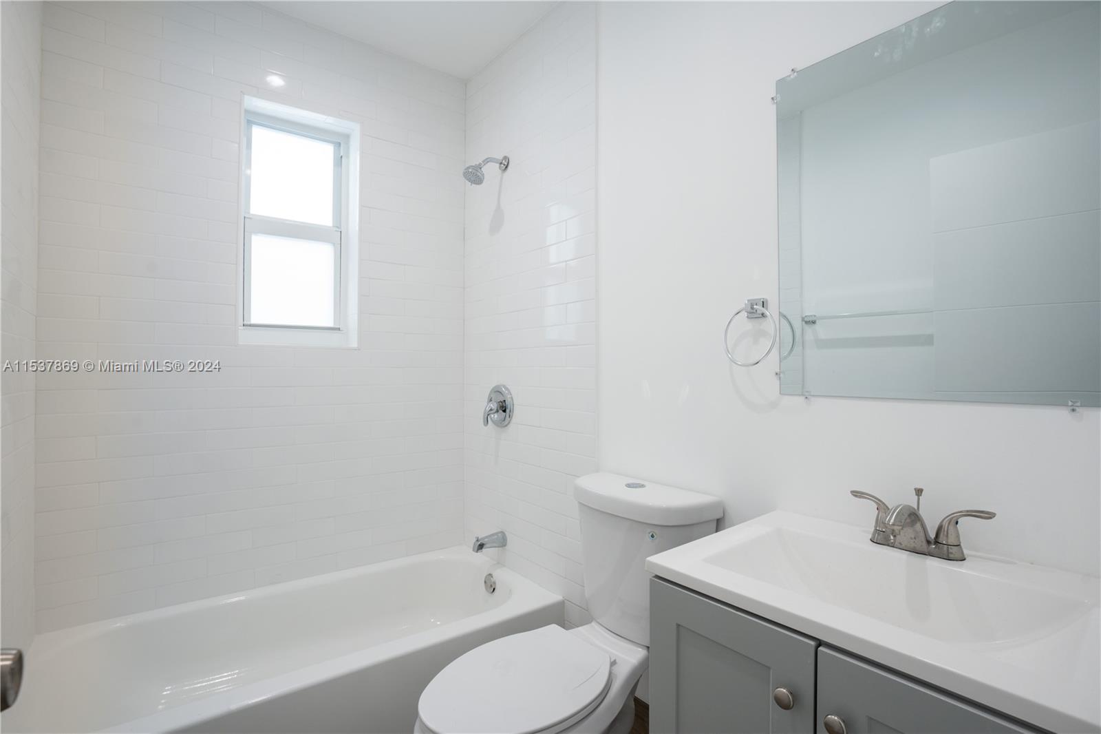 1818 Sherman St 1, Hollywood, Florida 33020, 2 Bedrooms Bedrooms, ,1 BathroomBathrooms,Residentiallease,For Rent,1818 Sherman St 1,A11537869