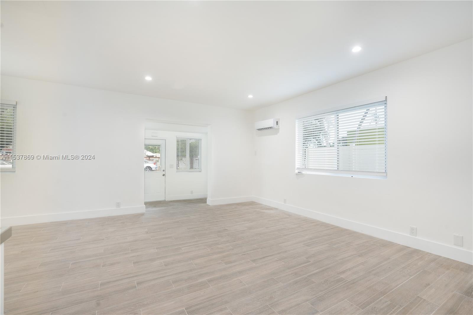 1818 Sherman St 1, Hollywood, Florida 33020, 2 Bedrooms Bedrooms, ,1 BathroomBathrooms,Residentiallease,For Rent,1818 Sherman St 1,A11537869