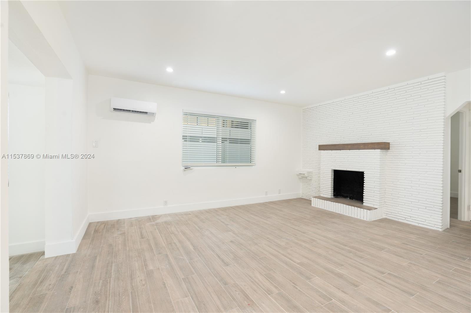 1818 Sherman St 1, Hollywood, Florida 33020, 2 Bedrooms Bedrooms, ,1 BathroomBathrooms,Residentiallease,For Rent,1818 Sherman St 1,A11537869