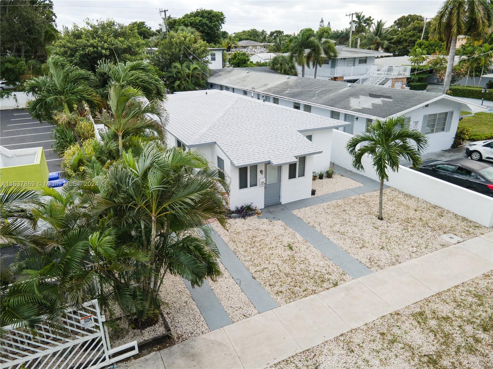 1818 Sherman St 1, Hollywood, Florida 33020, 2 Bedrooms Bedrooms, ,1 BathroomBathrooms,Residentiallease,For Rent,1818 Sherman St 1,A11537869