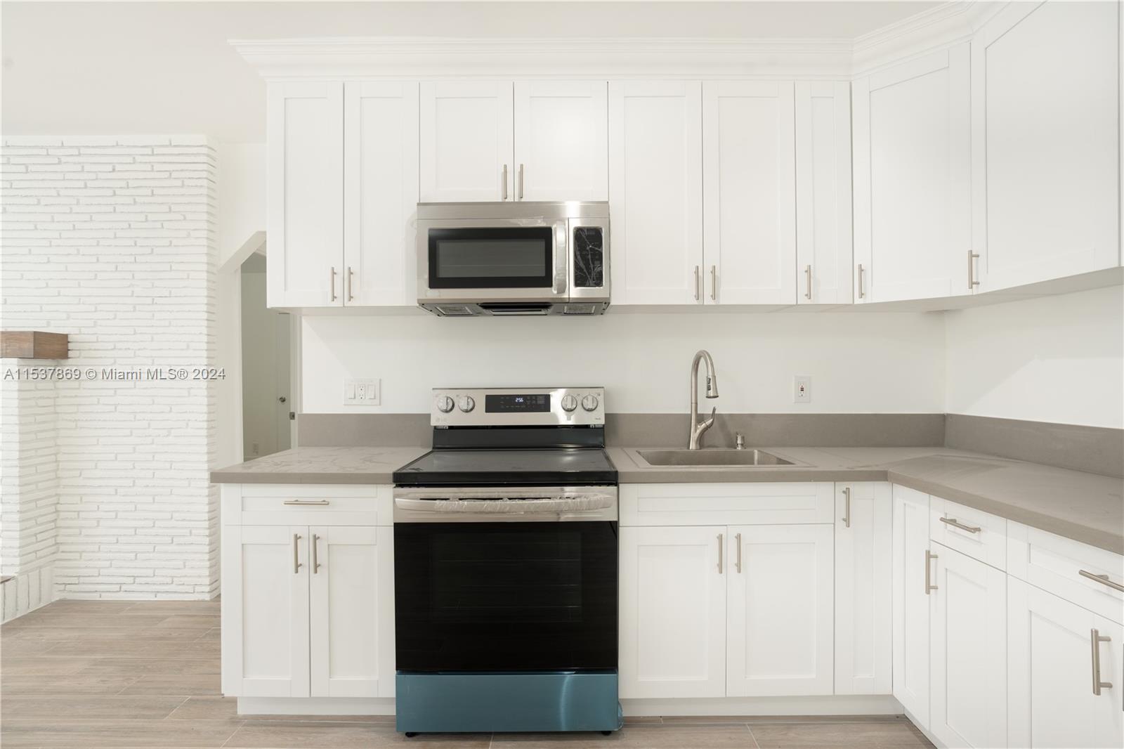 1818 Sherman St 1, Hollywood, Florida 33020, 2 Bedrooms Bedrooms, ,1 BathroomBathrooms,Residentiallease,For Rent,1818 Sherman St 1,A11537869