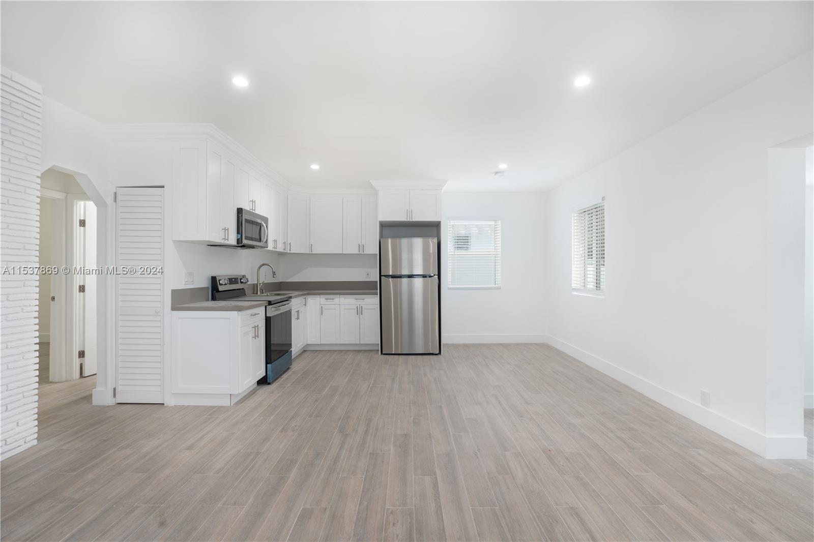 1818 Sherman St 1, Hollywood, Florida 33020, 2 Bedrooms Bedrooms, ,1 BathroomBathrooms,Residentiallease,For Rent,1818 Sherman St 1,A11537869