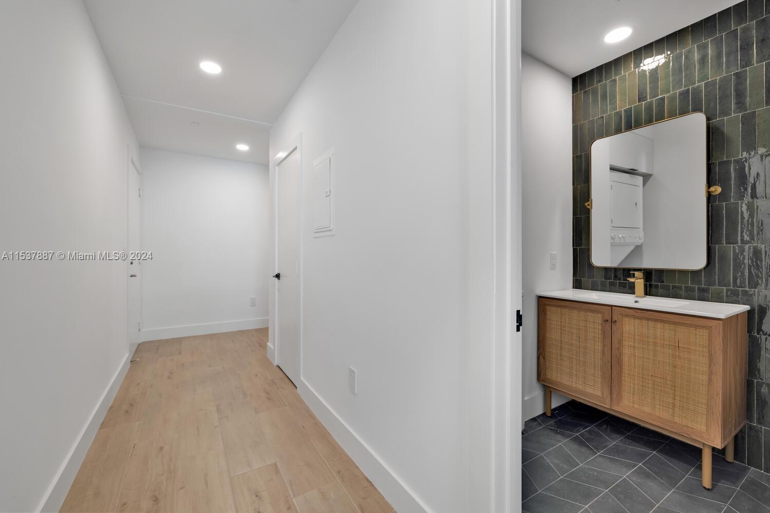 950 Brickell Bay Dr 201, Miami, Florida 33131, 2 Bedrooms Bedrooms, ,2 BathroomsBathrooms,Residentiallease,For Rent,950 Brickell Bay Dr 201,A11537887