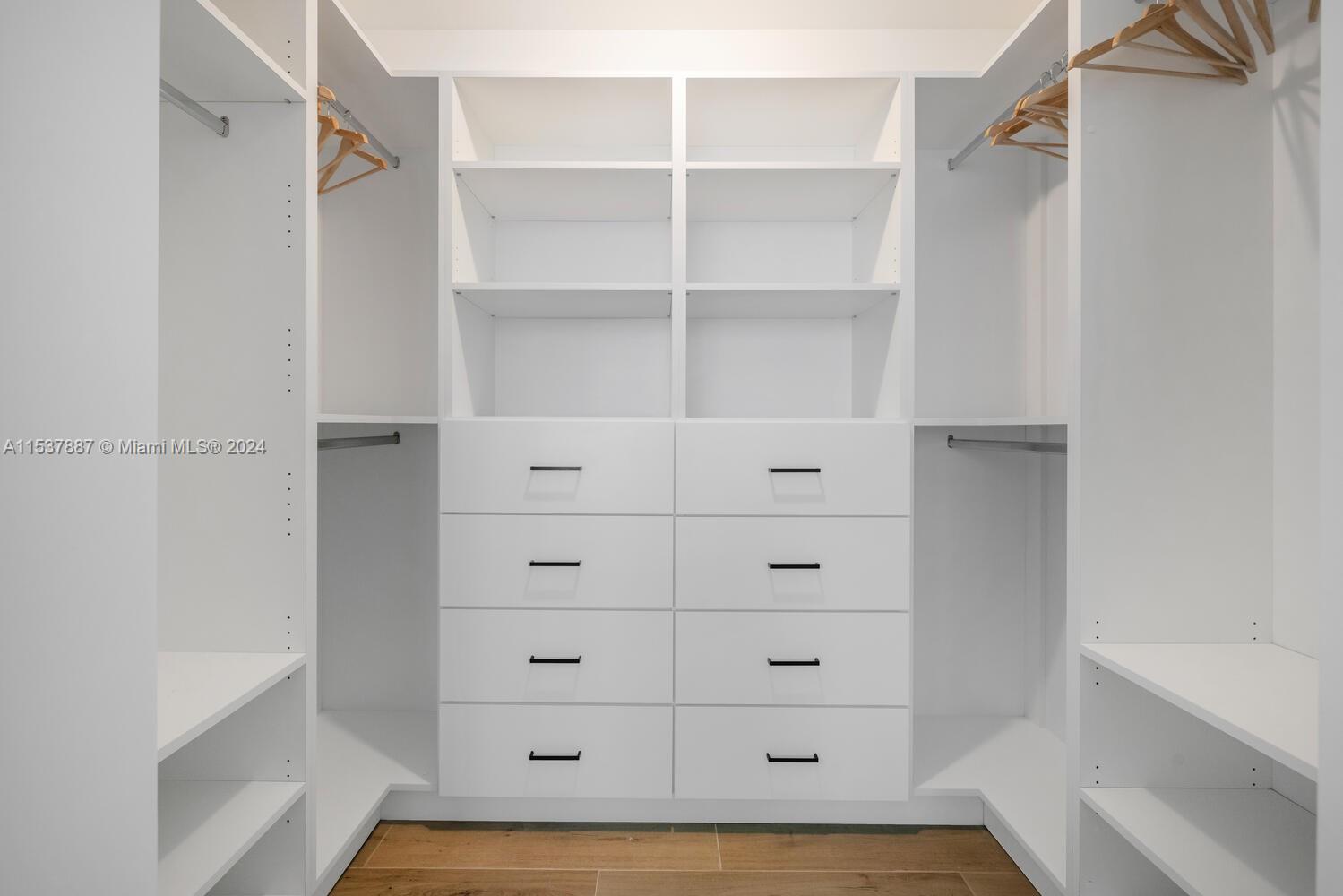 950 Brickell Bay Dr 201, Miami, Florida 33131, 2 Bedrooms Bedrooms, ,2 BathroomsBathrooms,Residentiallease,For Rent,950 Brickell Bay Dr 201,A11537887