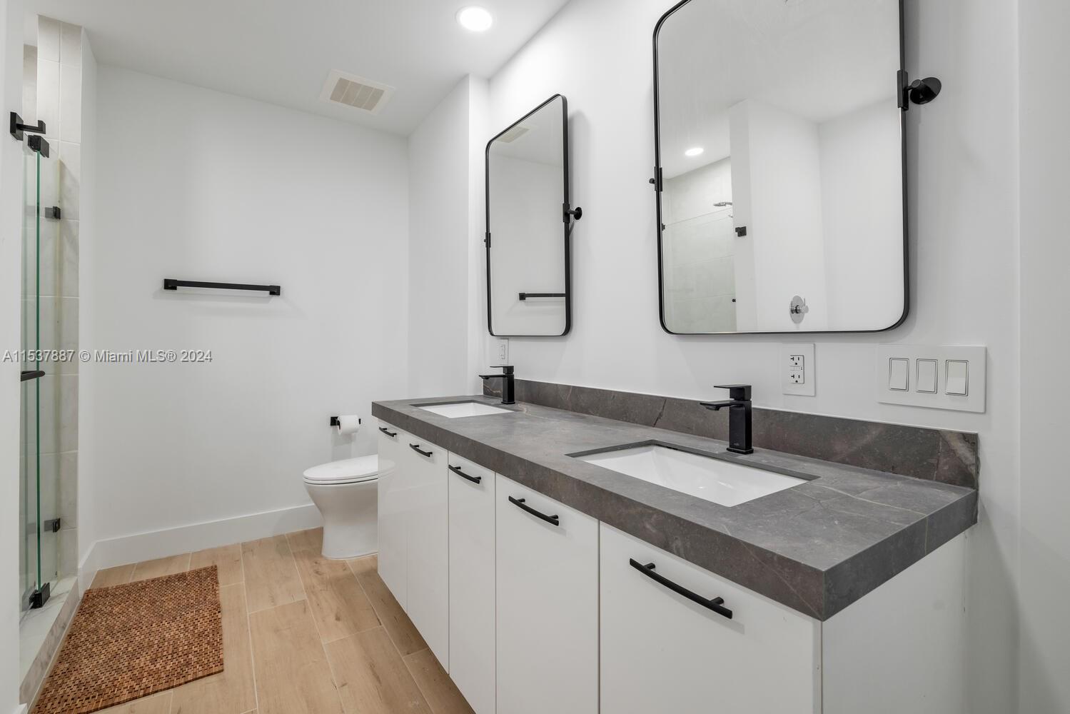 950 Brickell Bay Dr 201, Miami, Florida 33131, 2 Bedrooms Bedrooms, ,2 BathroomsBathrooms,Residentiallease,For Rent,950 Brickell Bay Dr 201,A11537887