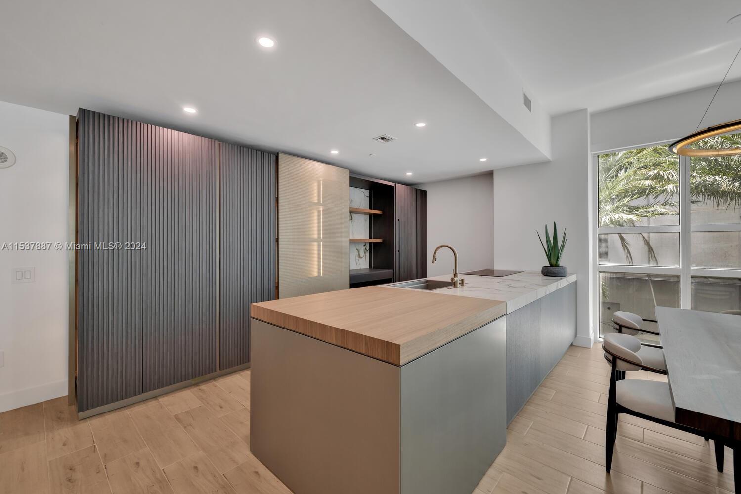 950 Brickell Bay Dr 201, Miami, Florida 33131, 2 Bedrooms Bedrooms, ,2 BathroomsBathrooms,Residentiallease,For Rent,950 Brickell Bay Dr 201,A11537887