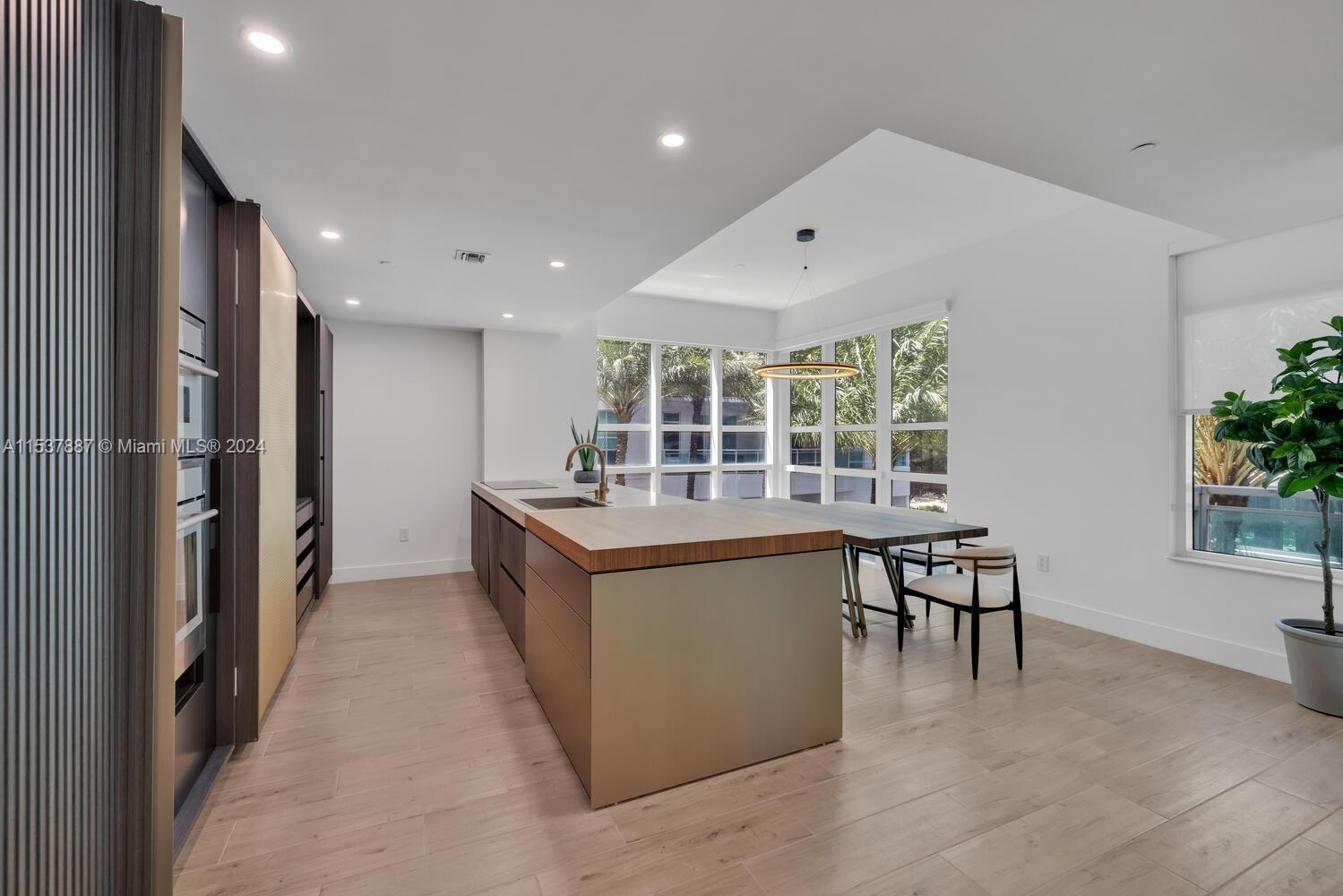 950 Brickell Bay Dr 201, Miami, Florida 33131, 2 Bedrooms Bedrooms, ,2 BathroomsBathrooms,Residentiallease,For Rent,950 Brickell Bay Dr 201,A11537887