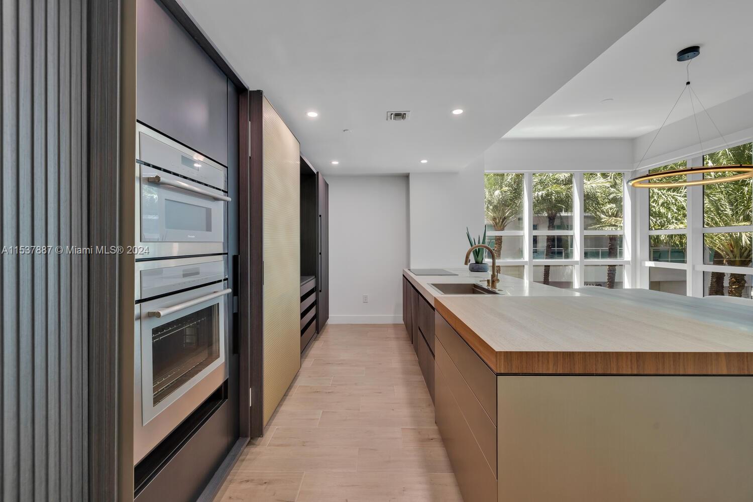 950 Brickell Bay Dr 201, Miami, Florida 33131, 2 Bedrooms Bedrooms, ,2 BathroomsBathrooms,Residentiallease,For Rent,950 Brickell Bay Dr 201,A11537887