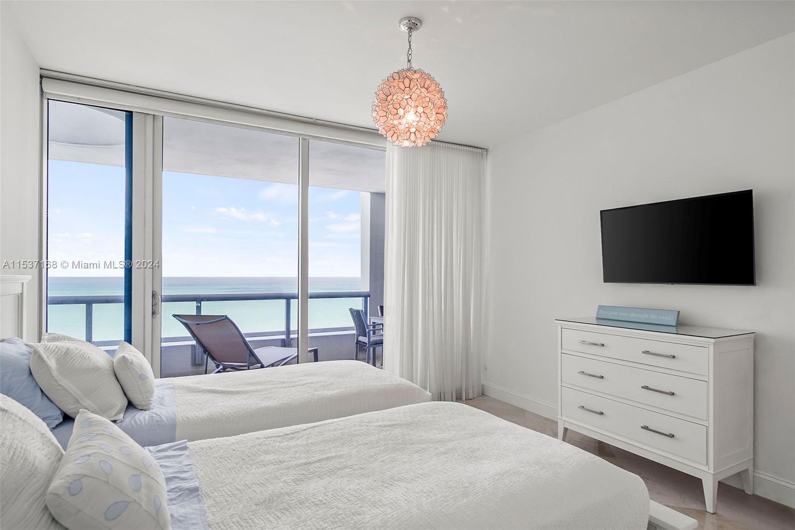 6799 Collins Ave PH04, Miami Beach, Florida 33141, 2 Bedrooms Bedrooms, ,2 BathroomsBathrooms,Residentiallease,For Rent,6799 Collins Ave PH04,A11537168
