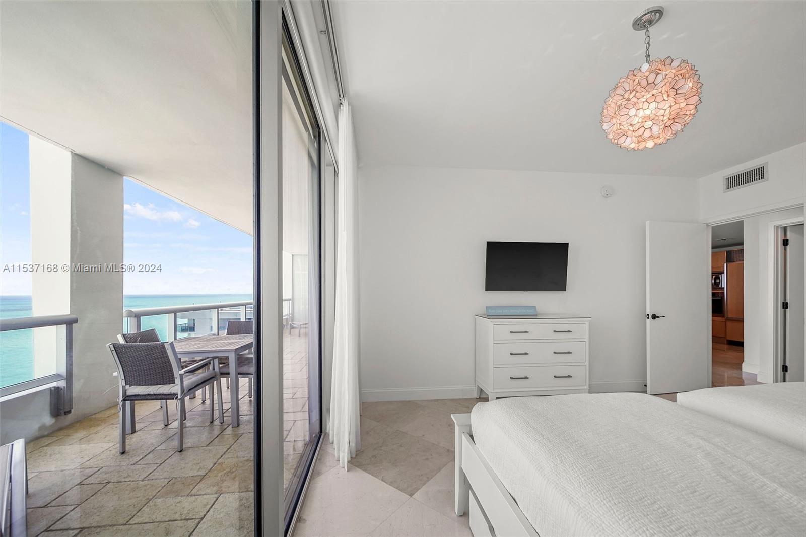 6799 Collins Ave PH04, Miami Beach, Florida 33141, 2 Bedrooms Bedrooms, ,2 BathroomsBathrooms,Residentiallease,For Rent,6799 Collins Ave PH04,A11537168