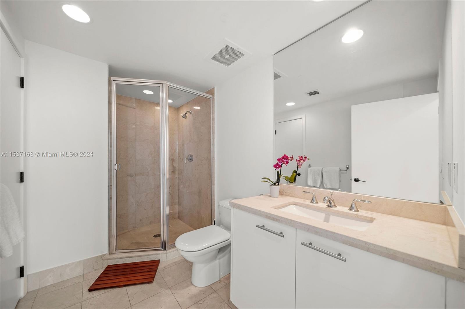 6799 Collins Ave PH04, Miami Beach, Florida 33141, 2 Bedrooms Bedrooms, ,2 BathroomsBathrooms,Residentiallease,For Rent,6799 Collins Ave PH04,A11537168