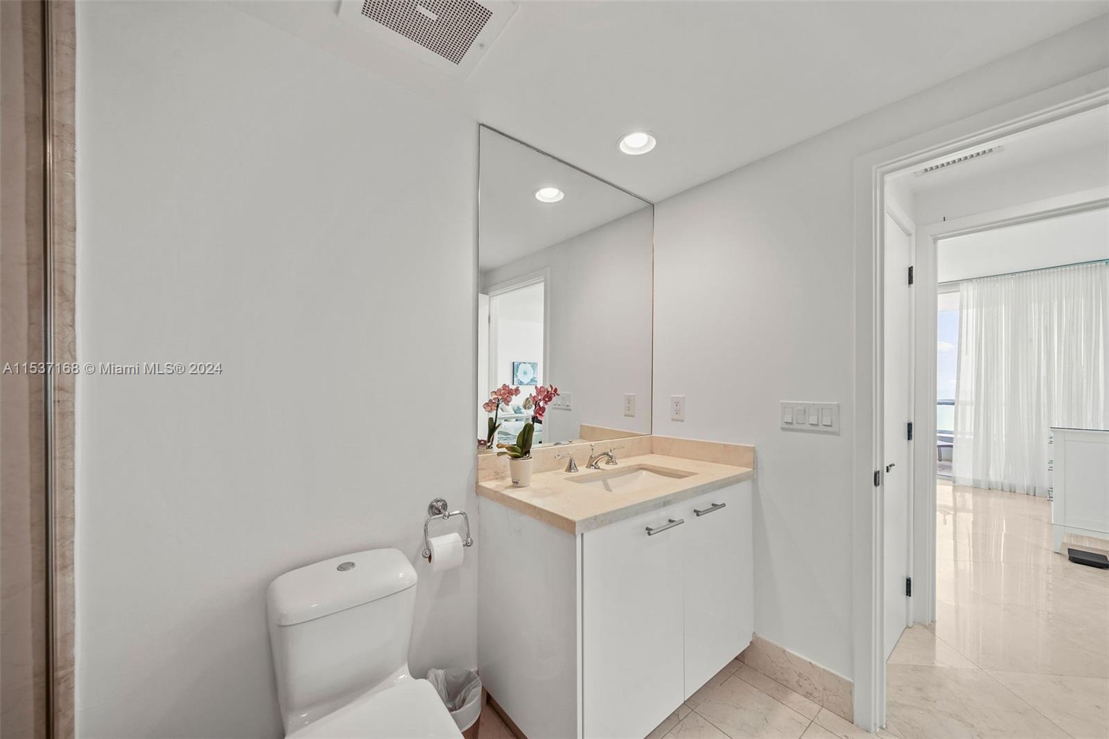 6799 Collins Ave PH04, Miami Beach, Florida 33141, 2 Bedrooms Bedrooms, ,2 BathroomsBathrooms,Residentiallease,For Rent,6799 Collins Ave PH04,A11537168