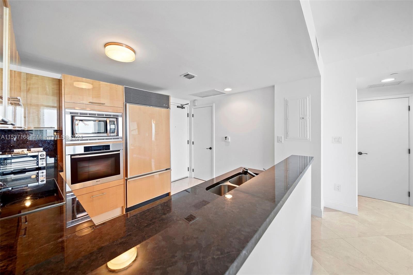 6799 Collins Ave PH04, Miami Beach, Florida 33141, 2 Bedrooms Bedrooms, ,2 BathroomsBathrooms,Residentiallease,For Rent,6799 Collins Ave PH04,A11537168