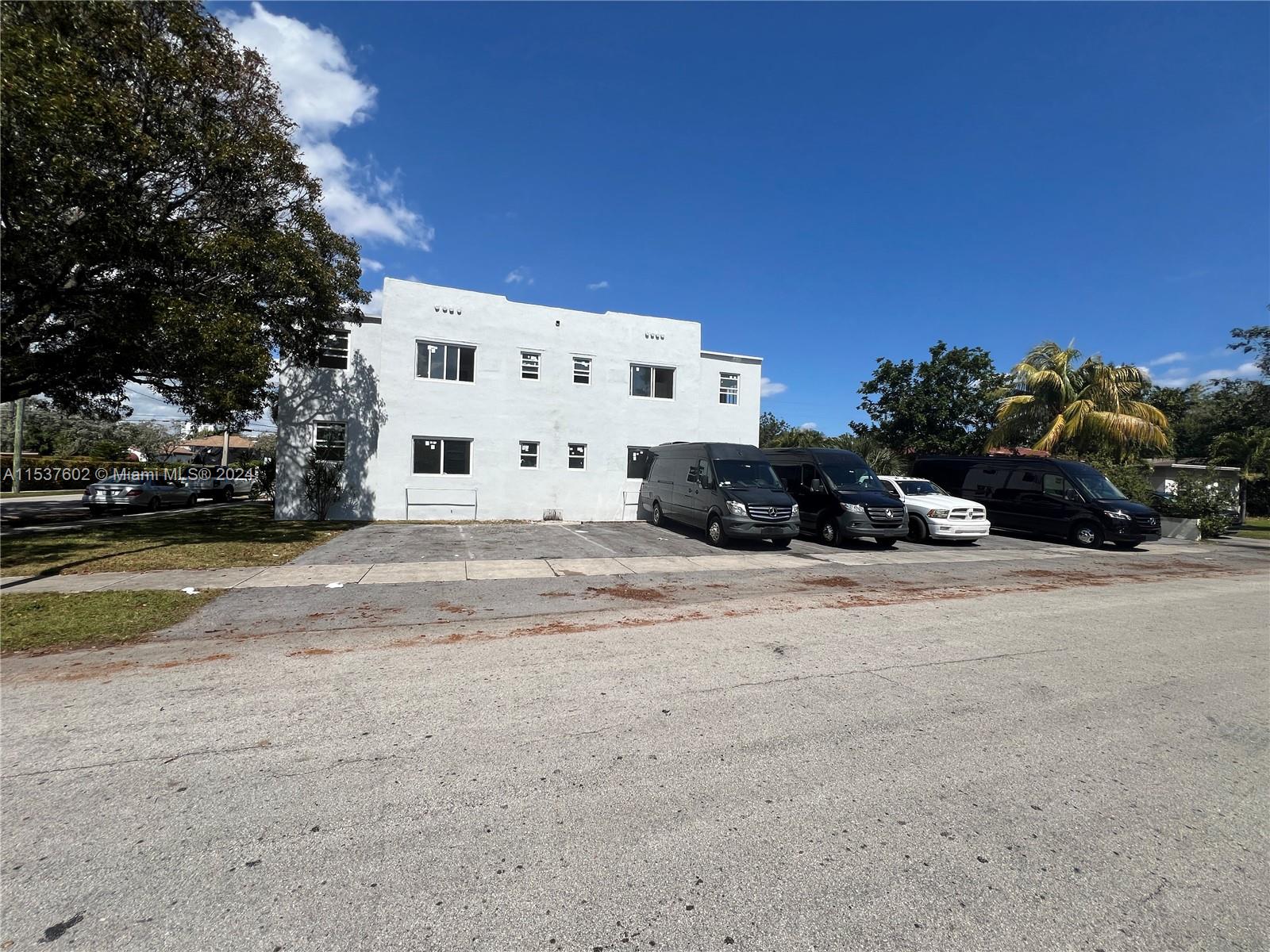 1015 S 17th Ave 1, Hollywood, Florida 33020, 1 Bedroom Bedrooms, ,1 BathroomBathrooms,Residentiallease,For Rent,1015 S 17th Ave 1,A11537602