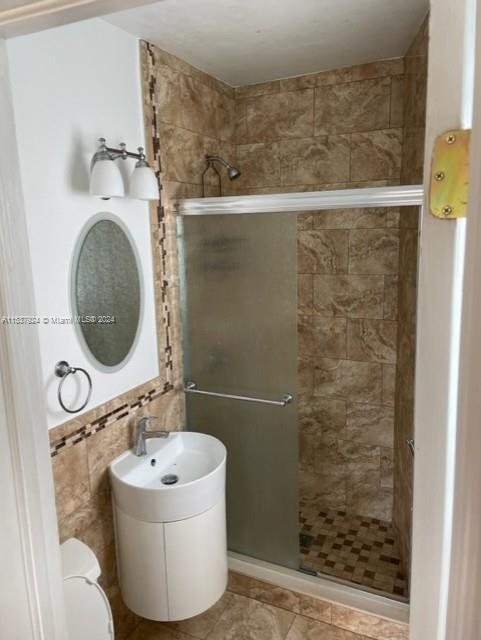 2121 Biarritz Dr 4, Miami Beach, Florida 33141, 2 Bedrooms Bedrooms, ,2 BathroomsBathrooms,Residentiallease,For Rent,2121 Biarritz Dr 4,A11537924