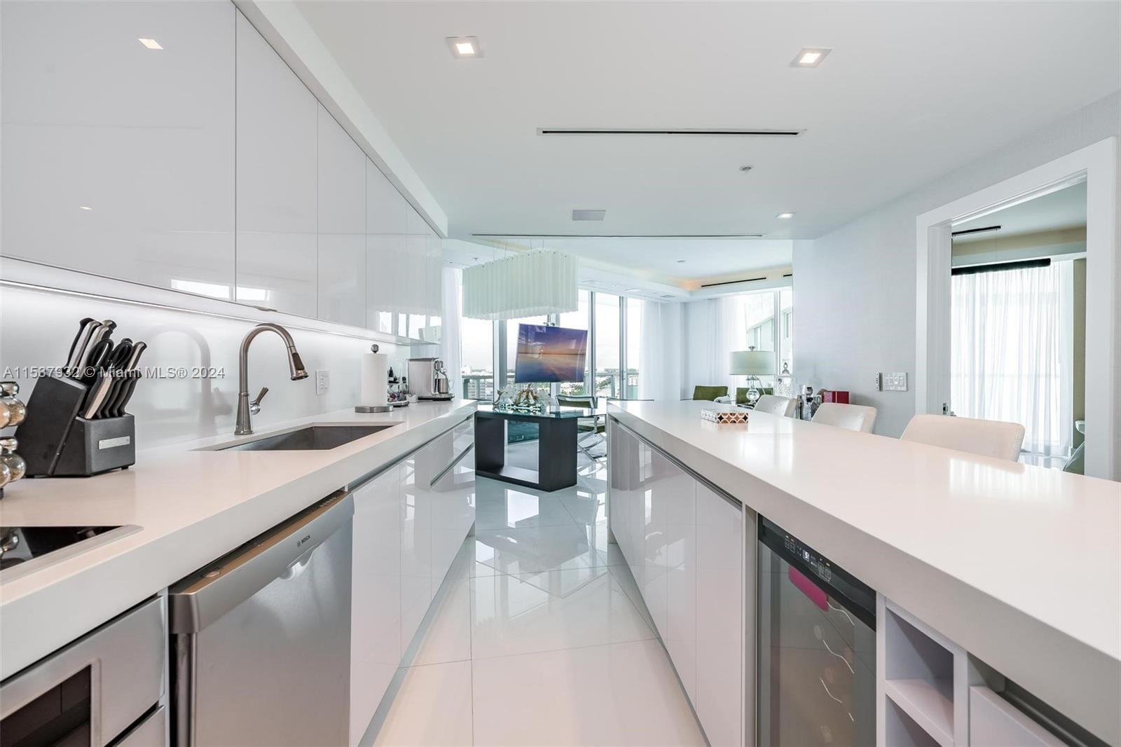 6700 Indian Creek Dr PH8, Miami Beach, Florida 33141, 3 Bedrooms Bedrooms, ,3 BathroomsBathrooms,Residential,For Sale,6700 Indian Creek Dr PH8,A11537932