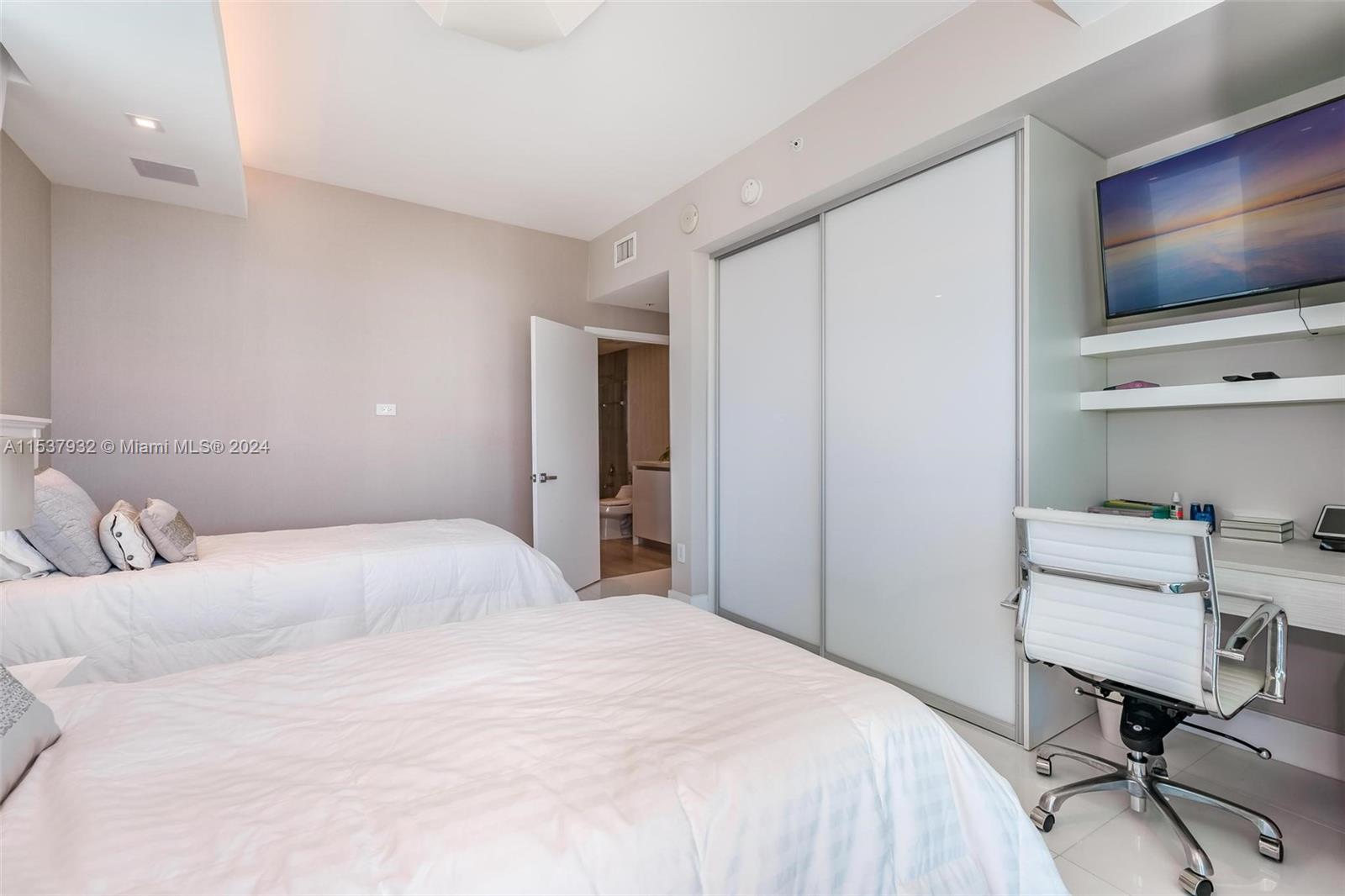 6700 Indian Creek Dr PH8, Miami Beach, Florida 33141, 3 Bedrooms Bedrooms, ,3 BathroomsBathrooms,Residential,For Sale,6700 Indian Creek Dr PH8,A11537932