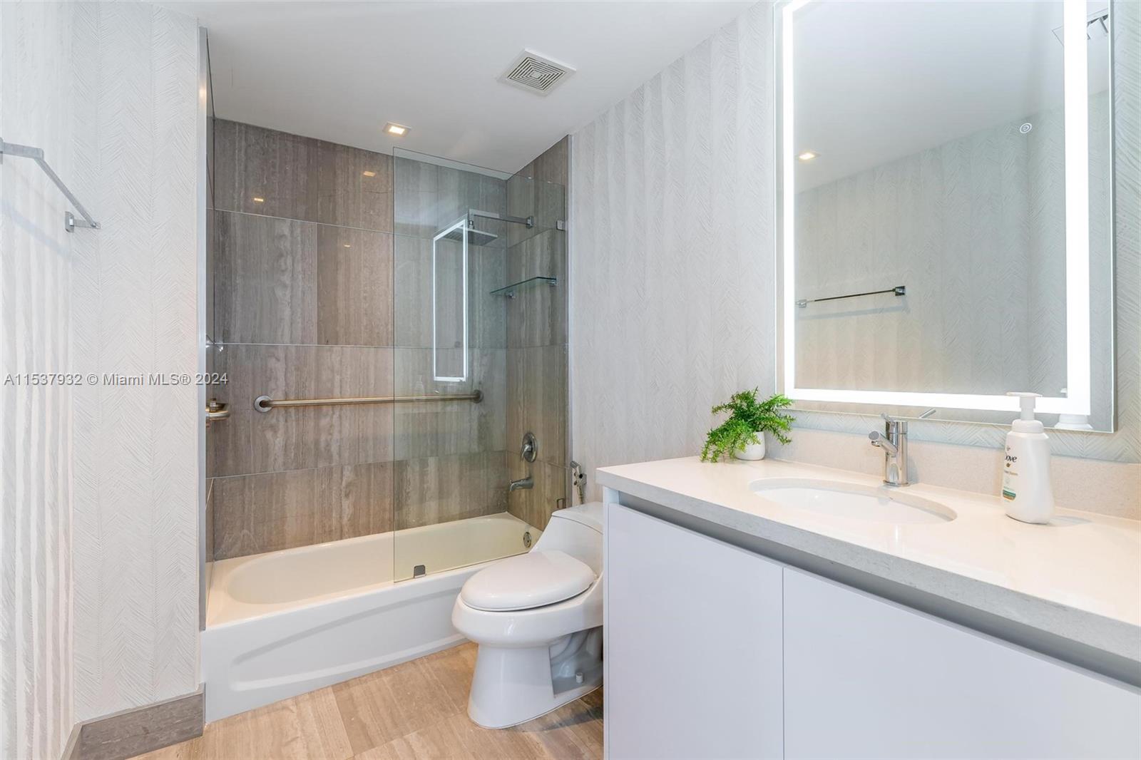 6700 Indian Creek Dr PH8, Miami Beach, Florida 33141, 3 Bedrooms Bedrooms, ,3 BathroomsBathrooms,Residential,For Sale,6700 Indian Creek Dr PH8,A11537932