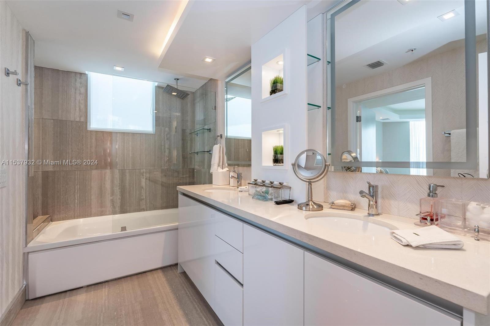 6700 Indian Creek Dr PH8, Miami Beach, Florida 33141, 3 Bedrooms Bedrooms, ,3 BathroomsBathrooms,Residential,For Sale,6700 Indian Creek Dr PH8,A11537932