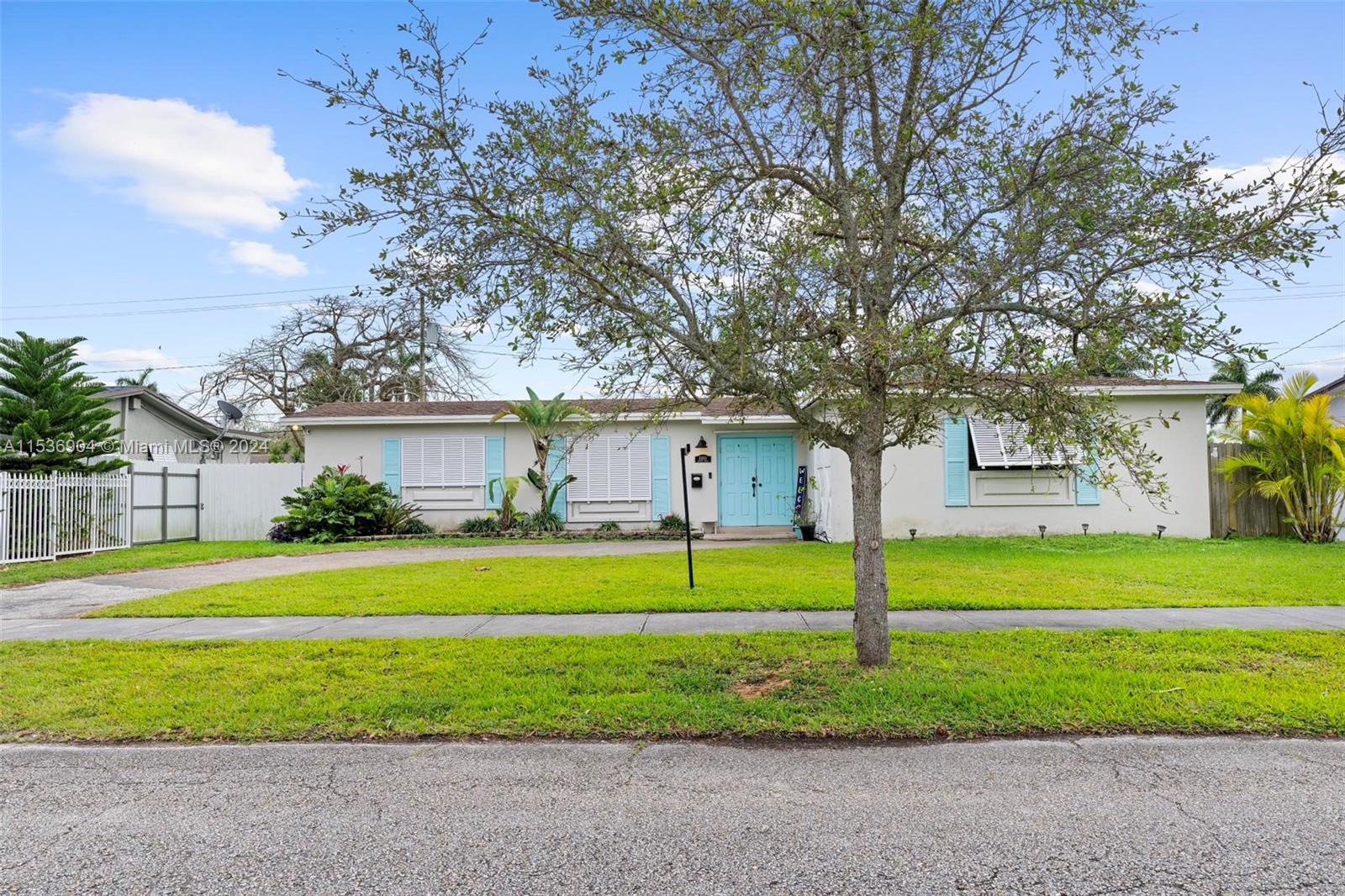 10240  Bahama Dr  For Sale A11536904, FL