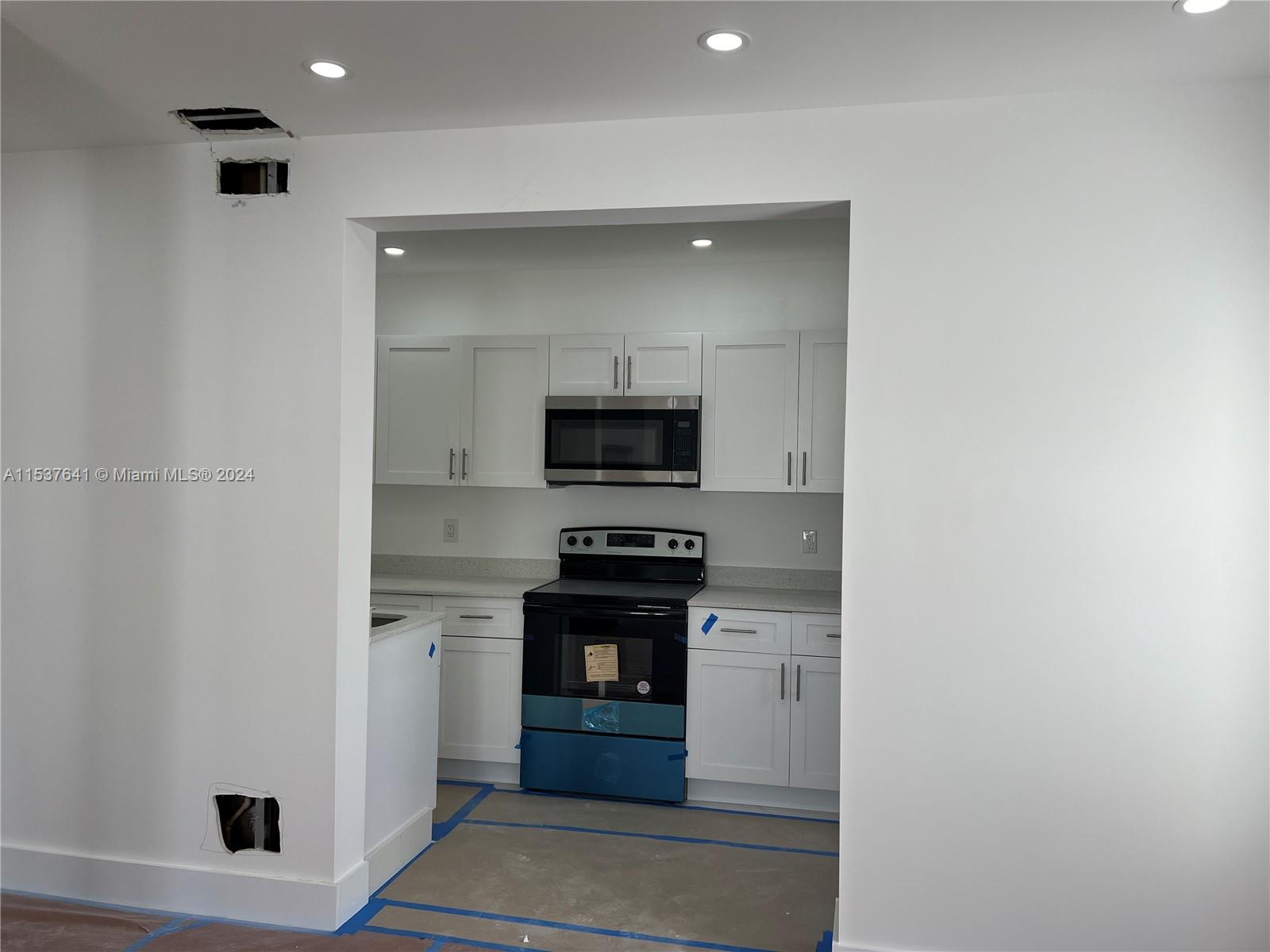 1015 S 17th Ave 4, Hollywood, Florida 33020, 1 Bedroom Bedrooms, ,1 BathroomBathrooms,Residentiallease,For Rent,1015 S 17th Ave 4,A11537641