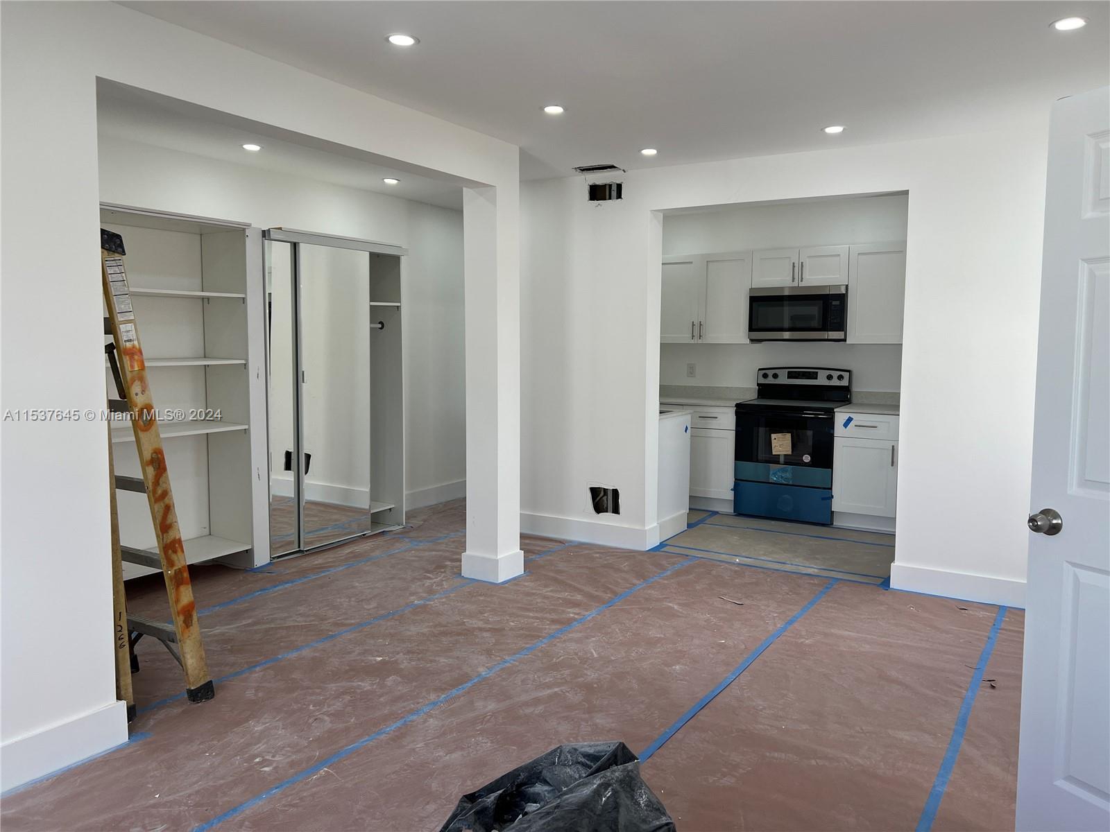 1015 S 17th Ave 5, Hollywood, Florida 33020, 1 Bedroom Bedrooms, ,1 BathroomBathrooms,Residentiallease,For Rent,1015 S 17th Ave 5,A11537645