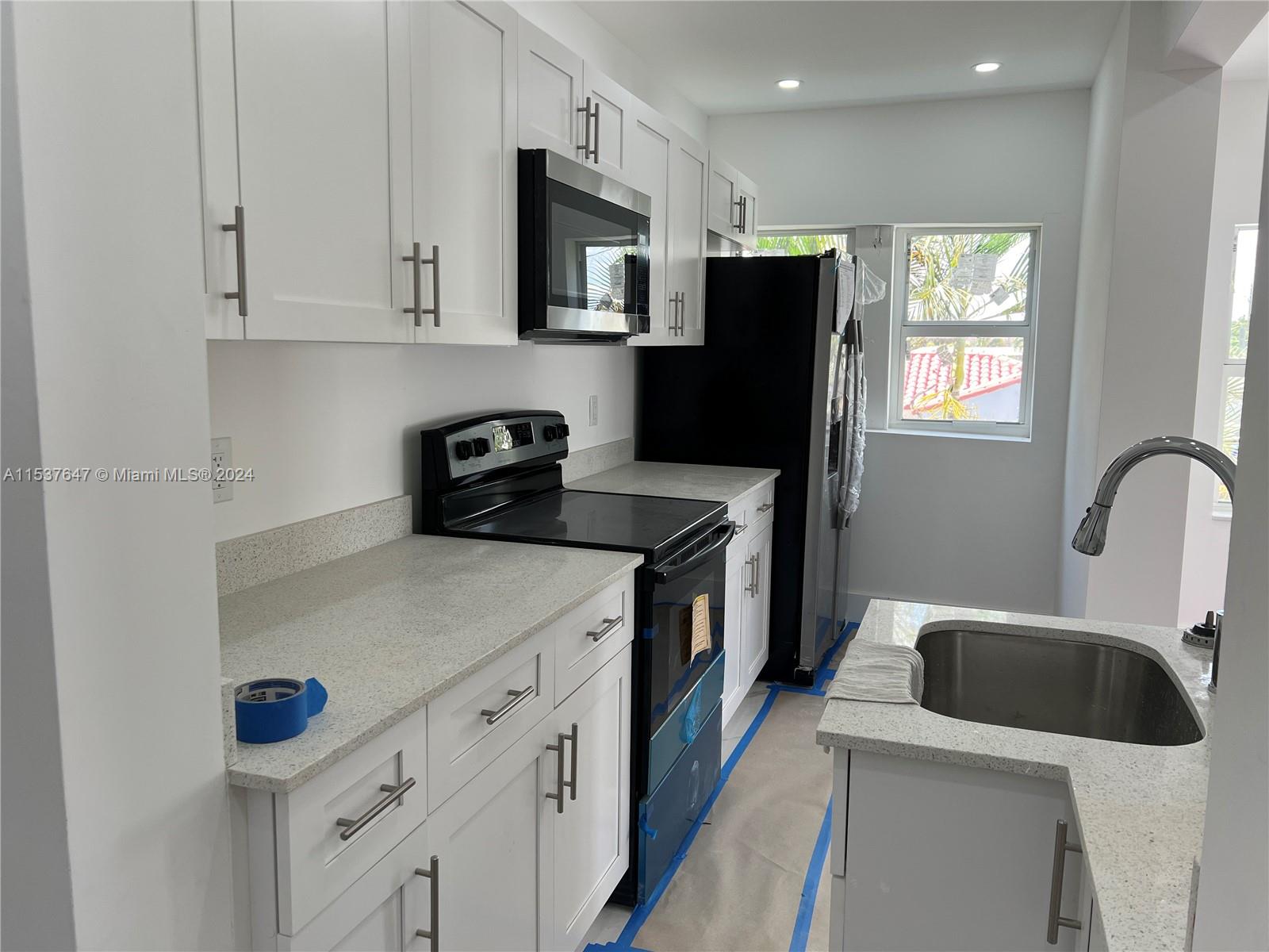 1015 S 17th Ave 7, Hollywood, Florida 33020, 1 Bedroom Bedrooms, ,1 BathroomBathrooms,Residentiallease,For Rent,1015 S 17th Ave 7,A11537647