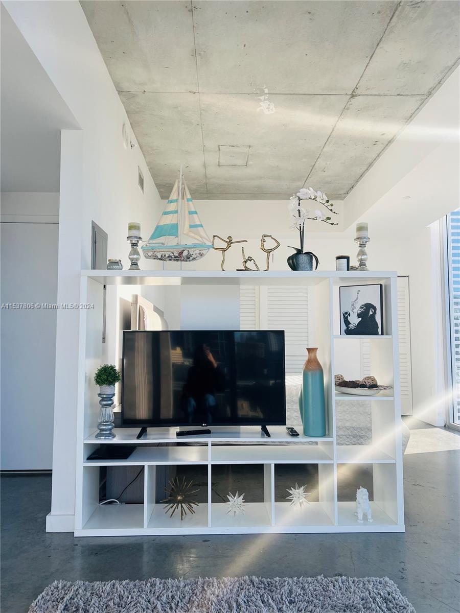151 SE 1st St 1610, Miami, Florida 33131, 1 Bedroom Bedrooms, ,1 BathroomBathrooms,Residential,For Sale,151 SE 1st St 1610,A11537806