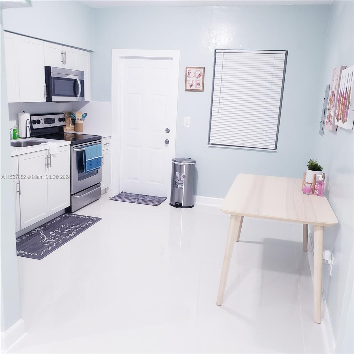 277 NW 75th St 2, Miami, Florida 33150, 2 Bedrooms Bedrooms, ,1 BathroomBathrooms,Residentiallease,For Rent,277 NW 75th St 2,A11537852