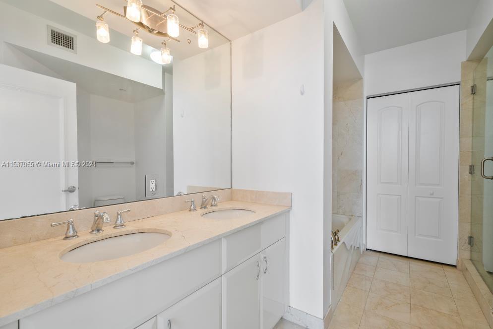 6365 Collins Ave 3309, Miami Beach, Florida 33141, 2 Bedrooms Bedrooms, ,2 BathroomsBathrooms,Residentiallease,For Rent,6365 Collins Ave 3309,A11537965