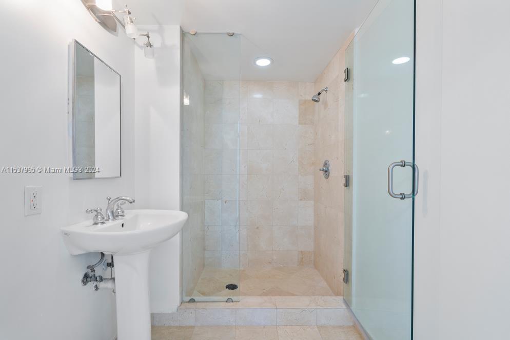 6365 Collins Ave 3309, Miami Beach, Florida 33141, 2 Bedrooms Bedrooms, ,2 BathroomsBathrooms,Residentiallease,For Rent,6365 Collins Ave 3309,A11537965