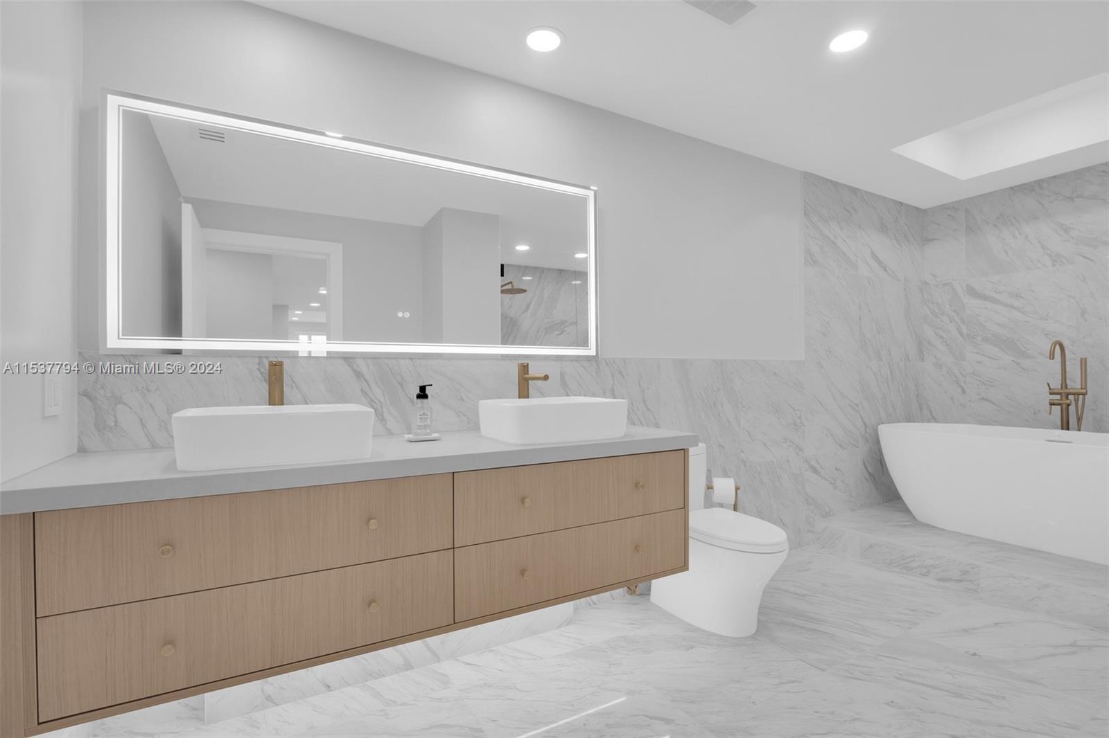10101 Collins Ave 7D, Bal Harbour, Florida 33154, 2 Bedrooms Bedrooms, ,3 BathroomsBathrooms,Residential,For Sale,10101 Collins Ave 7D,A11537794