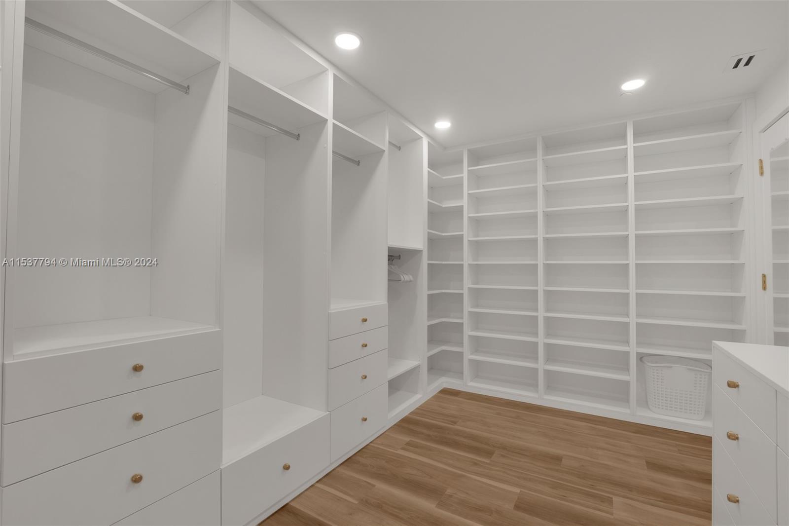 10101 Collins Ave, Bal Harbour, FL, 33154 United States, 2 Bedrooms Bedrooms, ,3 BathroomsBathrooms,Residential,For Sale,Collins Ave,A11537794