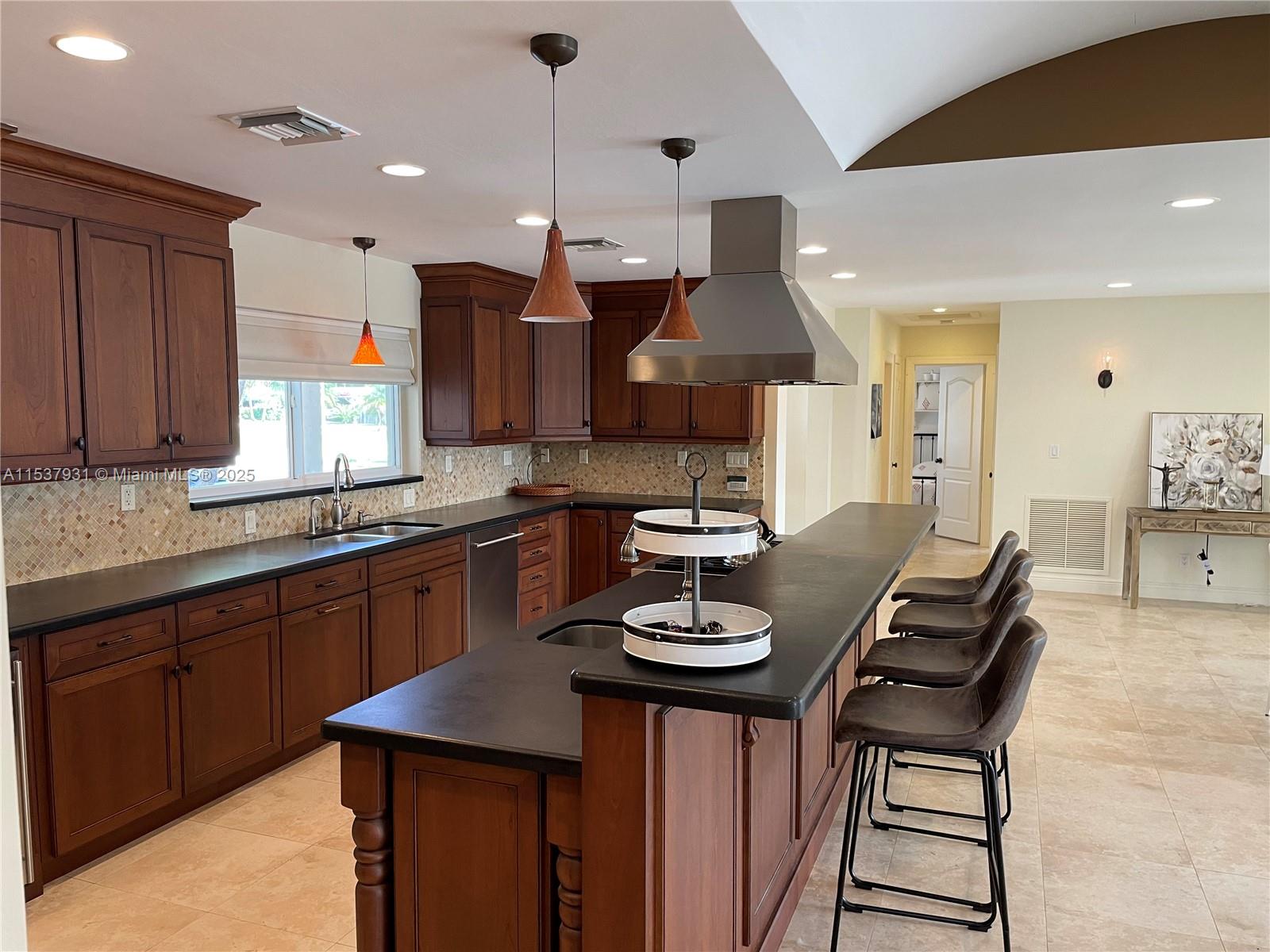 Fort Lauderdale, Florida 33315, 5 Bedrooms Bedrooms, ,4 BathroomsBathrooms,Residentiallease,For Rent,A11537931