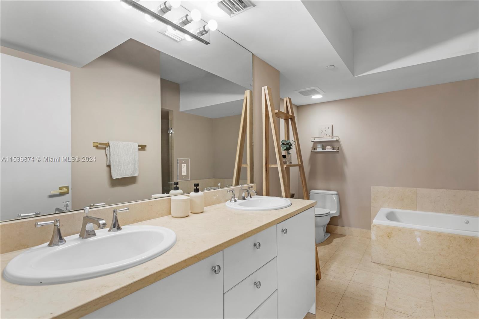 19900 E Country Club Dr 518, Aventura, Florida 33180, 2 Bedrooms Bedrooms, ,2 BathroomsBathrooms,Residential,For Sale,19900 E Country Club Dr 518,A11536874