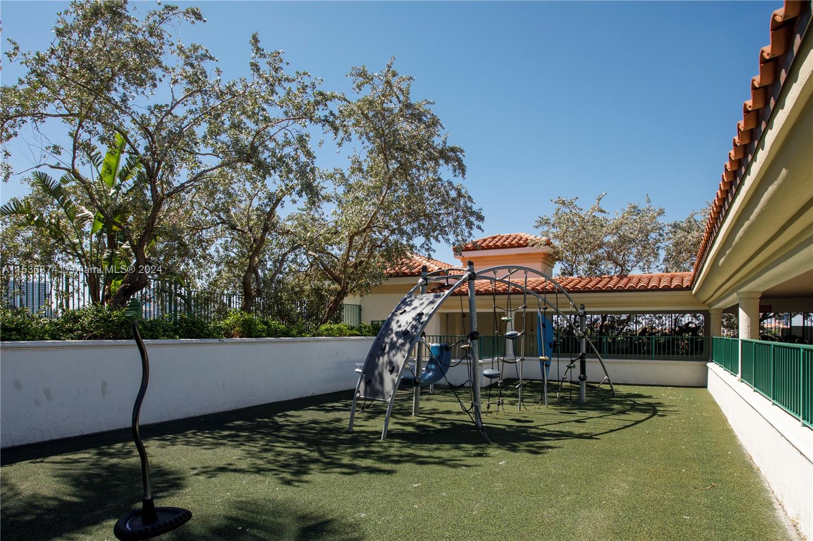 19900 E Country Club Dr 518, Aventura, Florida 33180, 2 Bedrooms Bedrooms, ,2 BathroomsBathrooms,Residential,For Sale,19900 E Country Club Dr 518,A11536874