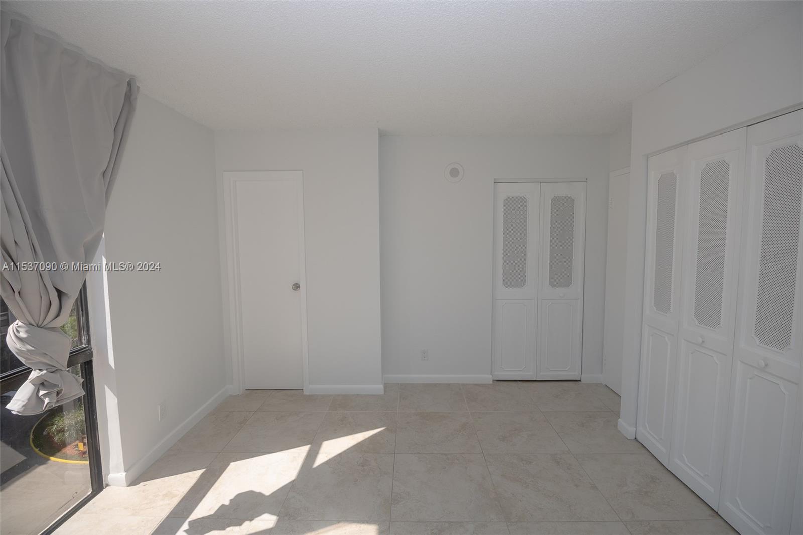 17021 N Bay Rd 729, Sunny Isles Beach, Florida 33160, 2 Bedrooms Bedrooms, ,2 BathroomsBathrooms,Residentiallease,For Rent,17021 N Bay Rd 729,A11537090