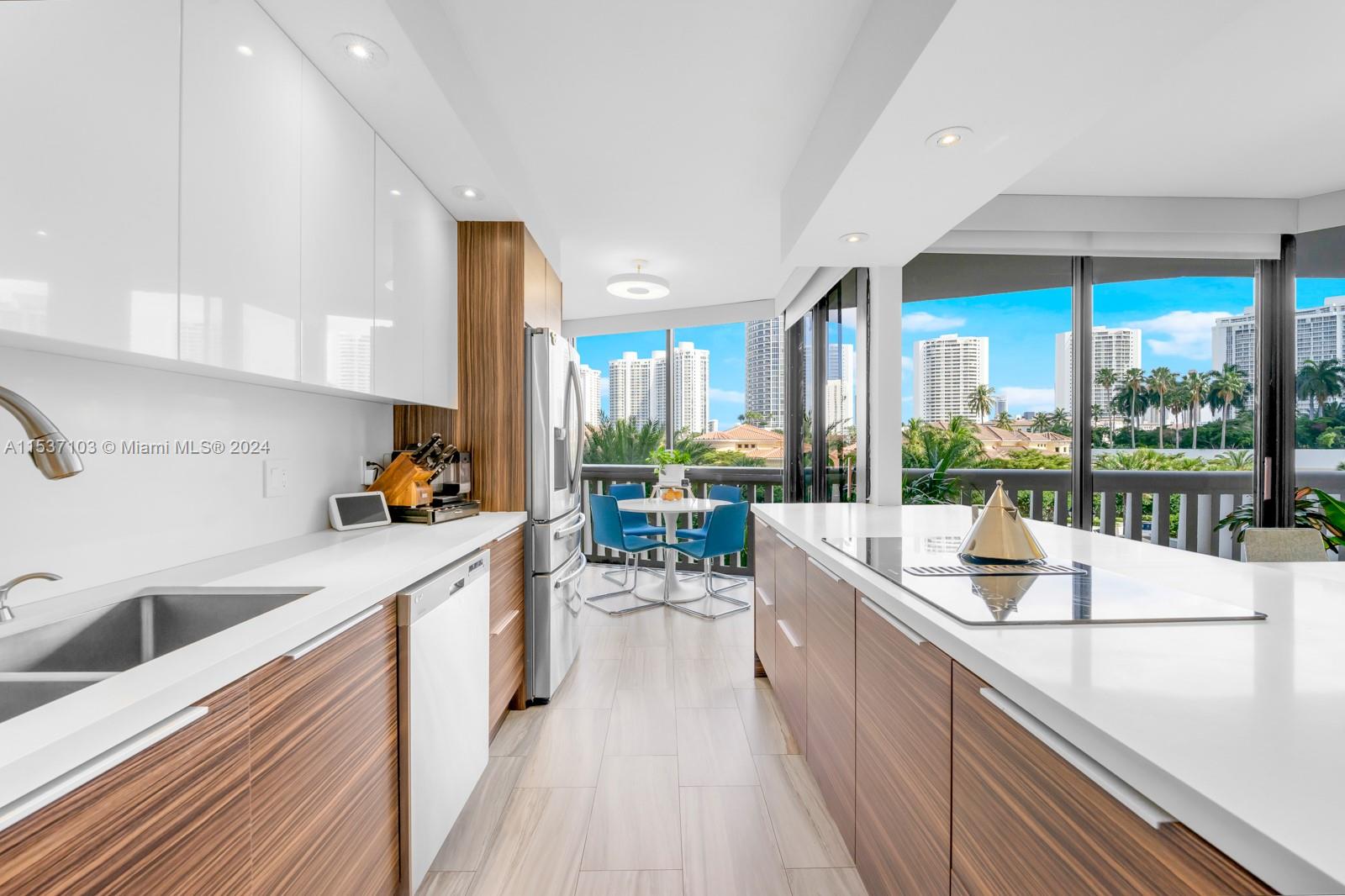1000 Island Blvd, Aventura, FL, 33160 United States, 3 Bedrooms Bedrooms, ,2 BathroomsBathrooms,Residential,For Sale,Island Blvd,A11537103