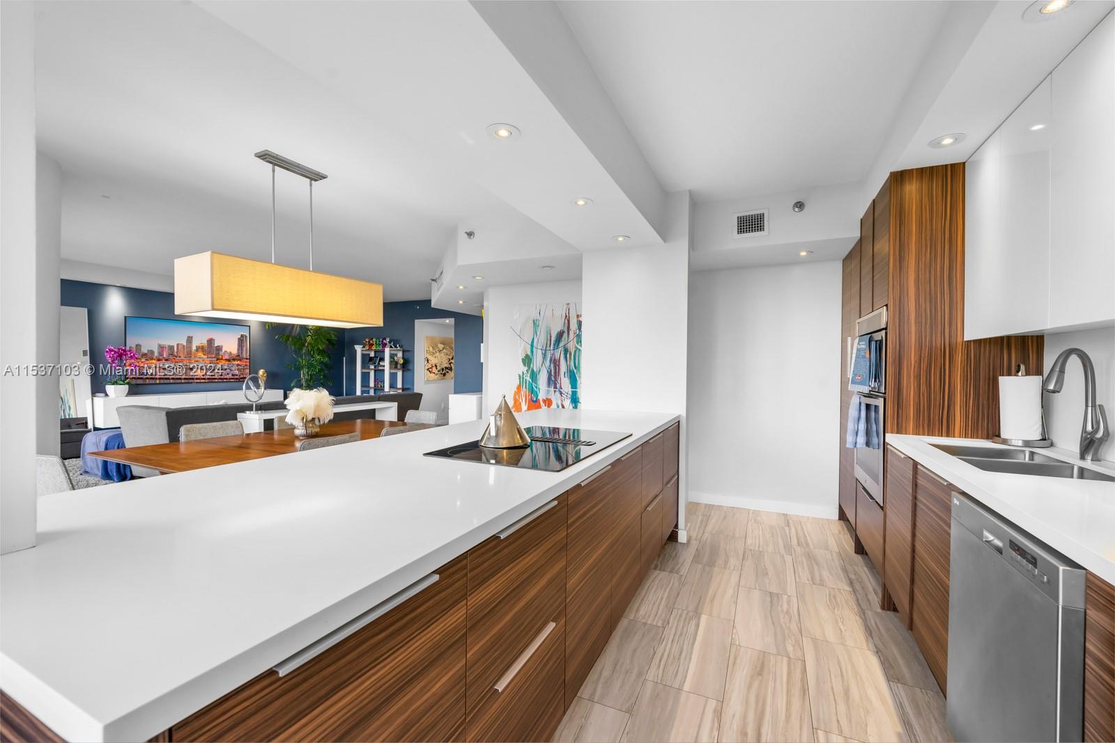 1000 Island Blvd, Aventura, FL, 33160 United States, 3 Bedrooms Bedrooms, ,2 BathroomsBathrooms,Residential,For Sale,Island Blvd,A11537103
